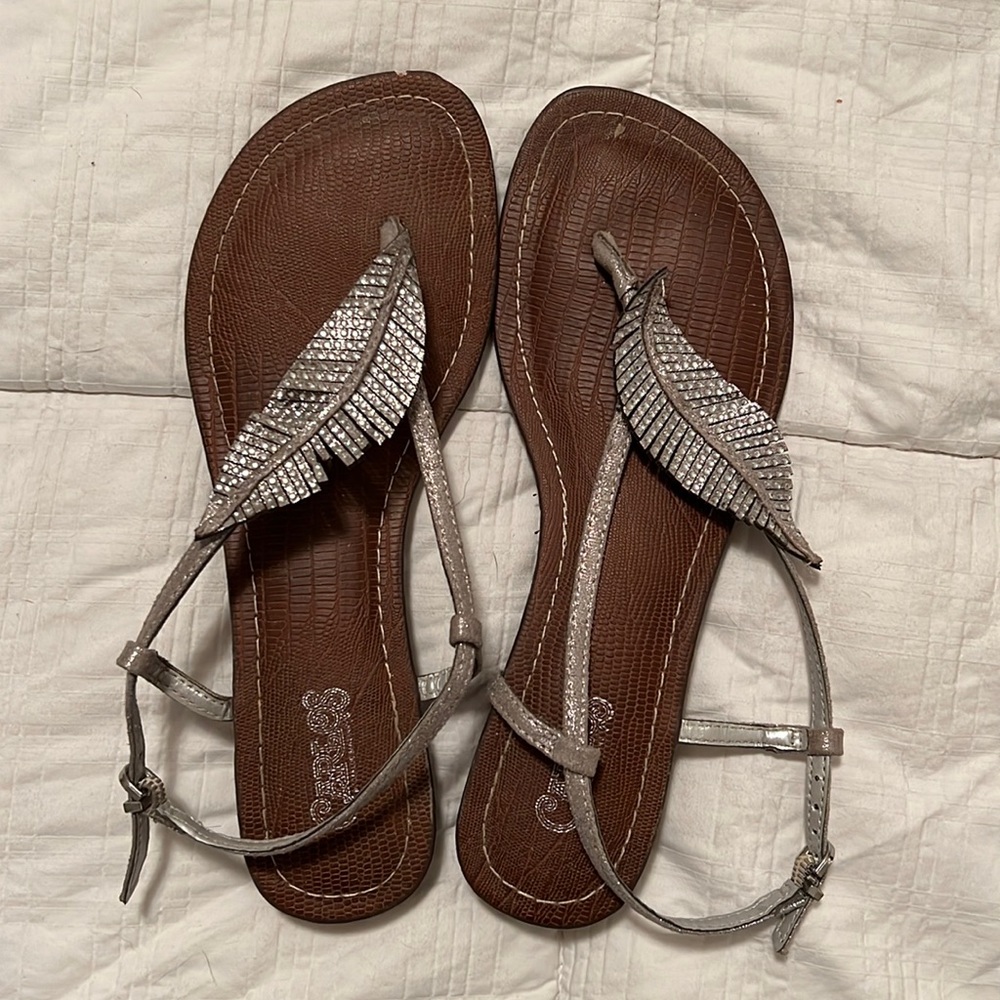 Carlos Feather Sandals - Silver - size 6.5